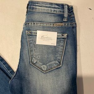 NWT KANCAN DISTRESSED SKINNIES!!